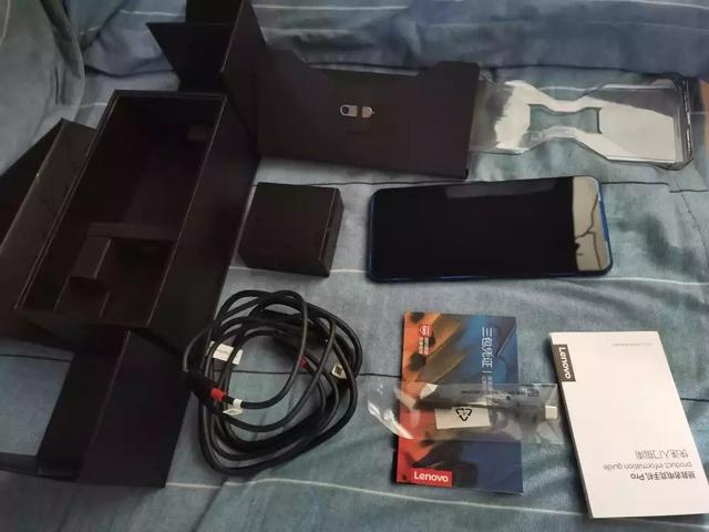 拯救者電競手機Pro評測之附件