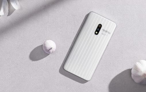 蘋果手機可以去典當行典當嗎:realme再次推出大師版手機,有靈魂的設計愛了愛了