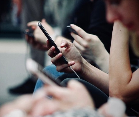 買(mǎi)手機(jī)有沒(méi)有必要上2K?來(lái)看看愛(ài)押手機(jī)典當(dāng)怎么說(shuō)!