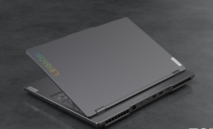 折疊屏最小電池：摩托羅拉Razr 3，豎向折疊+2800mAh電池